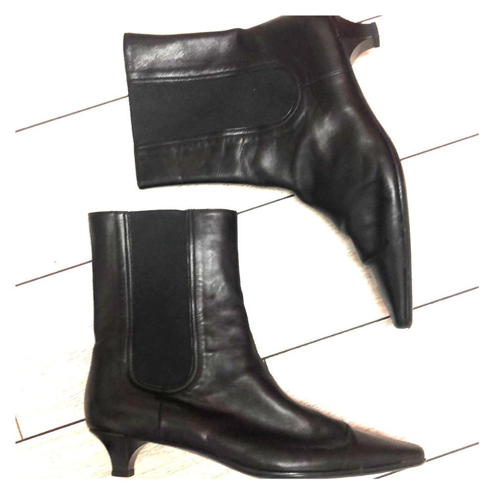 Salvatore Ferragamo Boutique Black leather…